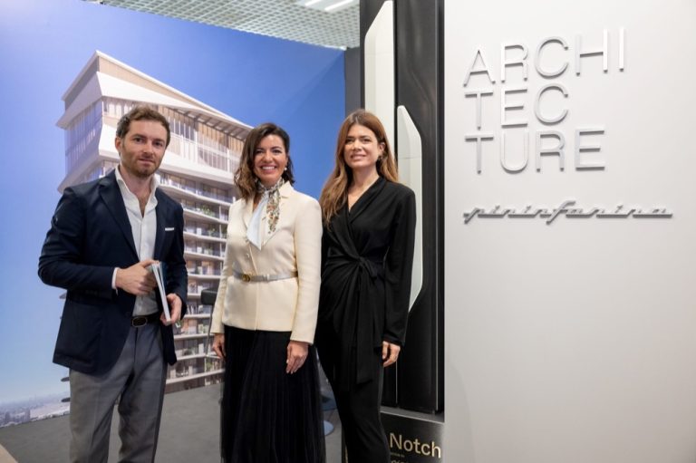 Image-Diana-Nilipovscaia^J-CEO-at-MERED-with-the-MERED-Team-1